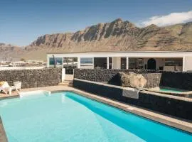 Canaryislandshost I Serena