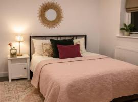 Modern One Bedroom Flat near Anfield Stadium with Parking, готель у Ліверпулі