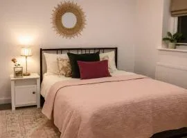 Modern One Bedroom Flat near Anfield Stadium with Parking