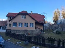 căsuța de lângă castel bran