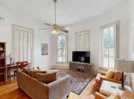 Downtown duplex with patio, enclosed backyard, washer/dryer, streaming, AC, WiFi