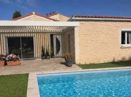 Maison individuelle piscine extérieure