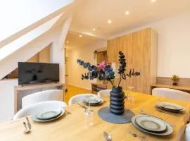 Modern Kudamm Luxury Home with 2 kitches