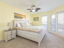 Runaway Bay Retreat with Outdoor Pool, hotel a Ocean City