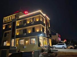 Hotel Rama Krishna Udaipur, hotel en Thūr