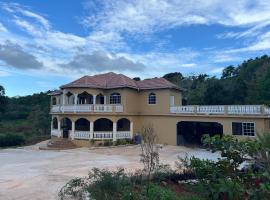 Oasis in Serene Manchester, hotel di Mandeville