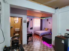 Neon Studio apartment in Juja، فندق في Juja