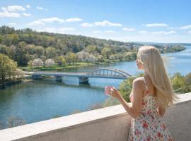 Hotel Magn&oacute;lia, pezsgőf&uuml;rdővel rendelkező sz&aacute;lloda P&ouml;sty&eacute;nben
