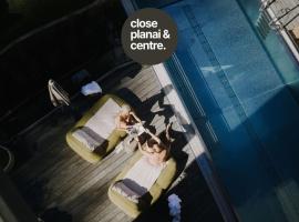 Boutique Aparthotel Chalets Coburg, хотел с басейни в Шладминг