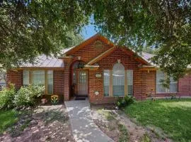 Lovely, waterfront home - river access, large yard, lovely patio & washer/dryer