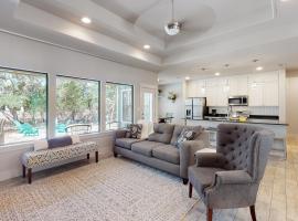 Tanglewood Retreat | Updated house in Spring Branch with a large yard – hotel w mieście Spring Branch