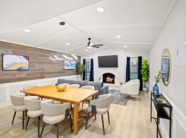 5-BD 2 5-BA Modern Retreat w Games & Hot Tub โรงแรมในFlorence Hill