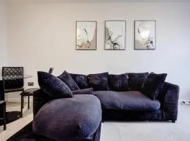 Flat in London - Private Balcony & Free Parking