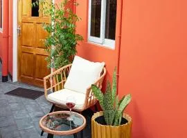 Work- Friendly 1- Bedroom Apt- Kitchen & AC