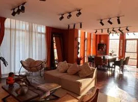 古镇边的留白艺舍