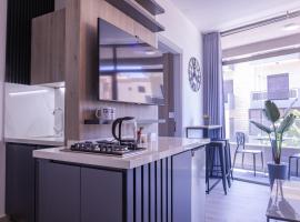 Apartment 12 -Genev Luxury Apartments، فندق في البترون