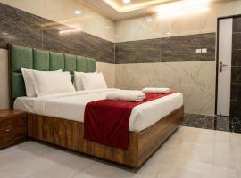 Chinnis Guest Inn Nellore Walkable distance from Bus stand، فندق في نيلور