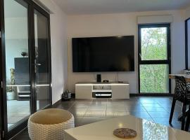 Cozy & sporty 2-bedroom apartment near Blagnac, Hotel in Cornebarrieu