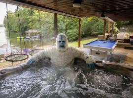 Lake Keowee’s Cabin By The Cove, Boat & PWC Option, hotel a West Union