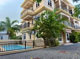 Family 3-Bedroom Apartment with Pool, Pereybère