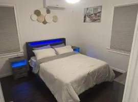 2BR Home by JFK Airport, New York with Jacuzzi Tub
