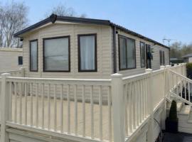 잉골드멜스에 위치한 호텔 Sunnymede D11 - Fantasy Island with HOT TUB - Ingoldmells - Meadow Lakes Caravan & Lodge Hire