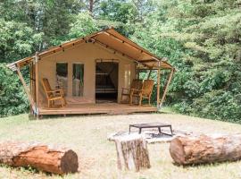 GlampKnox Canvas Campground - Grande – hotel w mieście Knoxville