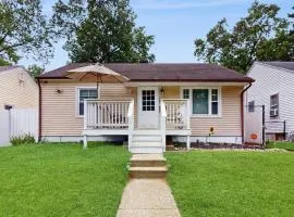 2 Mi to Beach! Hot Tub Haven in Michigan City