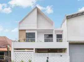 Sierra Villa Malang - PrivatePool - 4 BR AC