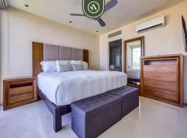 Oceanview 2 BR Condo - Beachclub - Pool - Ocean