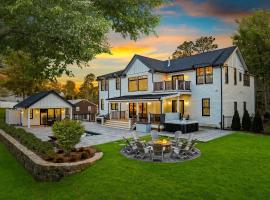 Cape Cod Village - Pool, Hot Tub & Fire Pit, hotel en Barnstable