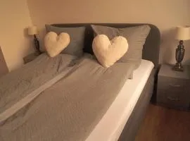 NEUE 50qm 2 Zimmer bis 3 Personen Gern mit Hund Grosser Garten