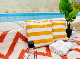 Panoramic Ocean View Villa, hotel a Is-Swieqi