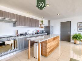 3 BR Condo - Panoramic Views - 5 Min to Downtown, hotel din Oaxaca