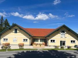 Gästehaus Hebalm - 900 m2 Familien- & Gruppenhaus zur Alleinnutzung – hotel w mieście Pack