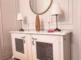 Luna Lux Central Apartment - One Bedroom, Living & Full Kitchen