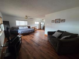 Kennymores Grill and Lodging，Cedaredge的飯店