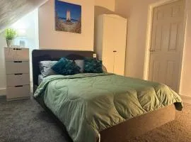 Cosy Central Studio, Fast WiFi, Walk to Station