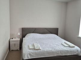 Гостьовий Будинок Апартаменти в тихому центральному районі Полтави Смарт-квартири Сауна Опалення та гаряча вода 24-7, hotel sa Poltava