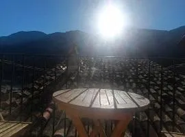 Maison dans village Tibétain - arrière pays nicois