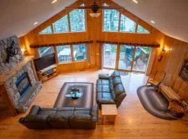 Spacious 6Bedroom Cabin Style Home - Sleeps 18 - Near Birch Lake - Timber Bay - Parking - CB13