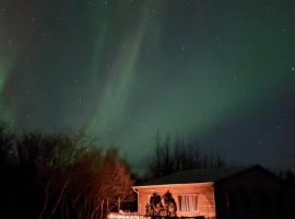 Large cabin 4 rooms with Hekla volcano view, khách sạn ở Hella