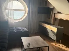 סוויטת דופלקס על הים בבת ים