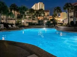 Resort-Style Condo with Pool, Walk to Beach