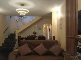 Solar Dutra - Sobrado à Poucos Metros da Rodovia Presidente Dutra