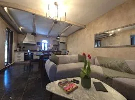 Departamento Zeus: Estilo y Confort en Val’Quirico