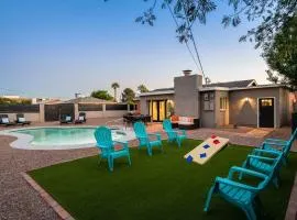 Stylish Scottsdale Home & Pool Table