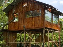 Cabaña de 2 plantas a metros del mar, con cocina, baño privado y hermosas vistas