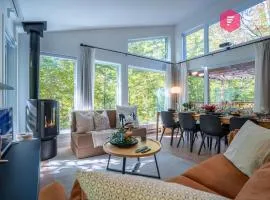 King bed, Cinema screen, Private SPA, Pool, Sauna, Near Quebec