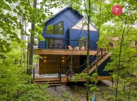 The Bellevue in Portneuf - Private SPA, Pool, Sauna, 65" TV, Sonos, 30 min from Quebec